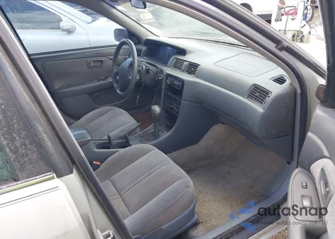 2001 Toyota Camry Le z USA, uszkodzony, nr VIN 4T1BG22K71U078196